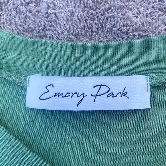 Flowy Dress Green Cupped Sleeves - Picture 2 of 3